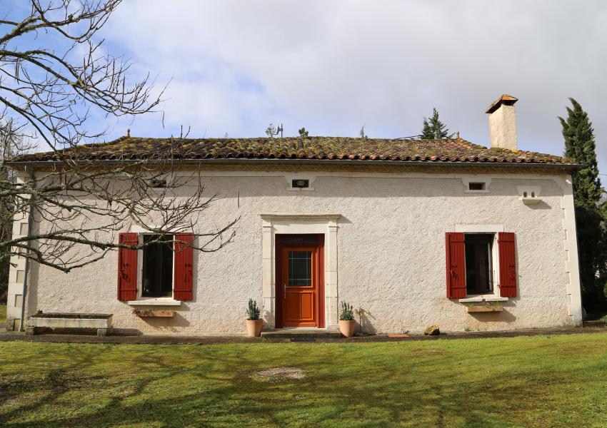 Domaine forestier avec bâtis en Dordogne