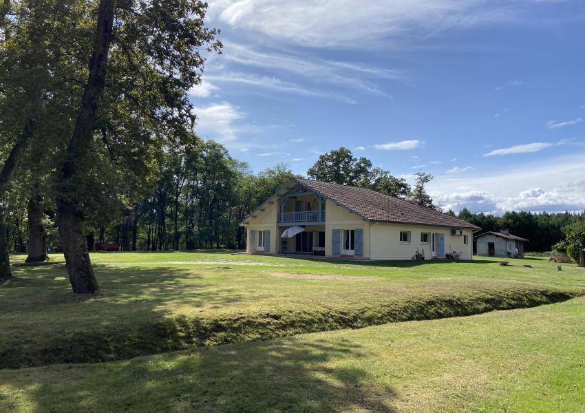 Maison d'habitation et son airial au cœur des Landes