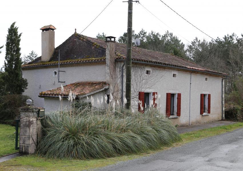 Domaine forestier avec bâtis en Dordogne