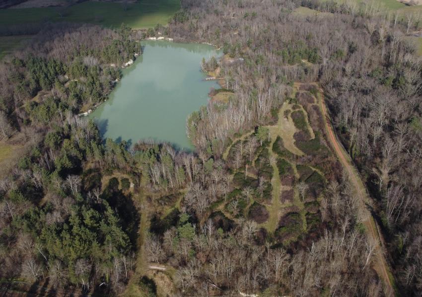 Etang et son domaine forestier clôturés